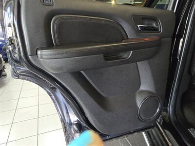 2011 Cadillac Escalade Luxury Collection 4DR SUV AWD   - Photo 10 - Hamilton, OH 45015