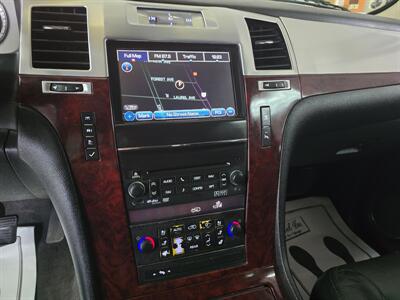2011 Cadillac Escalade Luxury Collection 4DR SUV AWD   - Photo 31 - Hamilton, OH 45015
