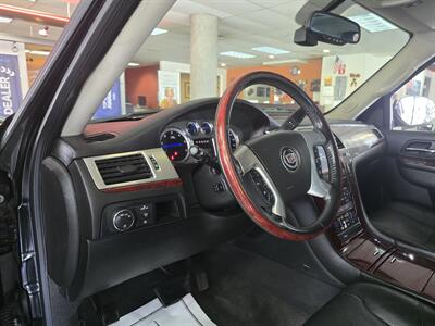 2011 Cadillac Escalade Luxury Collection 4DR SUV AWD   - Photo 8 - Hamilton, OH 45015