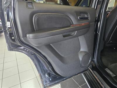 2011 Cadillac Escalade Luxury Collection 4DR SUV AWD   - Photo 26 - Hamilton, OH 45015