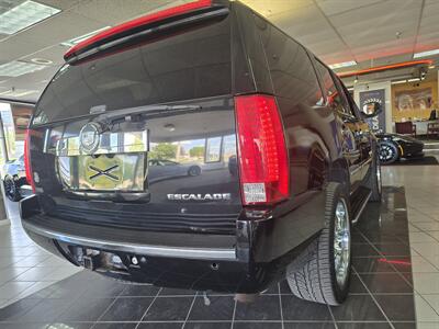 2011 Cadillac Escalade Luxury Collection 4DR SUV AWD   - Photo 23 - Hamilton, OH 45015