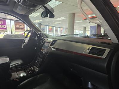 2011 Cadillac Escalade Luxury Collection 4DR SUV AWD   - Photo 17 - Hamilton, OH 45015
