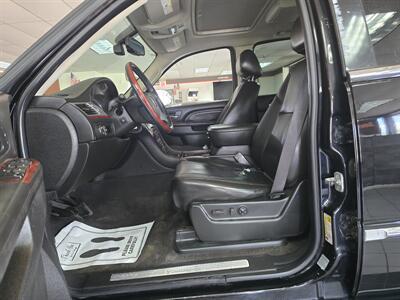 2011 Cadillac Escalade Luxury Collection 4DR SUV AWD   - Photo 9 - Hamilton, OH 45015