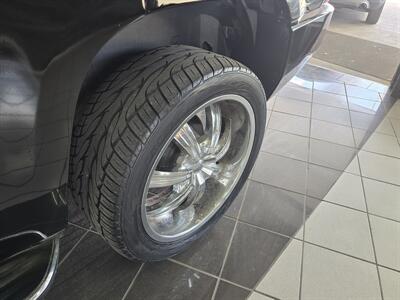 2011 Cadillac Escalade Luxury Collection 4DR SUV AWD   - Photo 36 - Hamilton, OH 45015