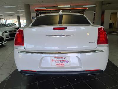 2015 Chrysler 300 Series Limited 4DR SEDAN   - Photo 6 - Hamilton, OH 45015