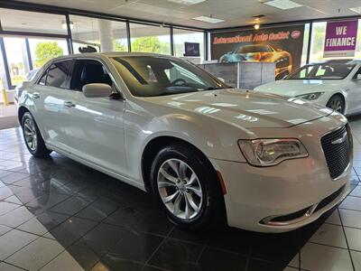 2015 Chrysler 300 Series Limited 4DR SEDAN   - Photo 4 - Hamilton, OH 45015