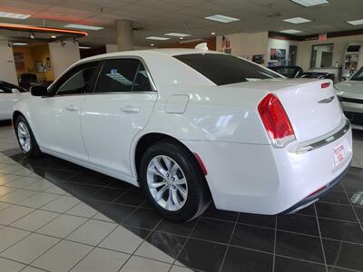 2015 Chrysler 300 Series Limited 4DR SEDAN   - Photo 7 - Hamilton, OH 45015