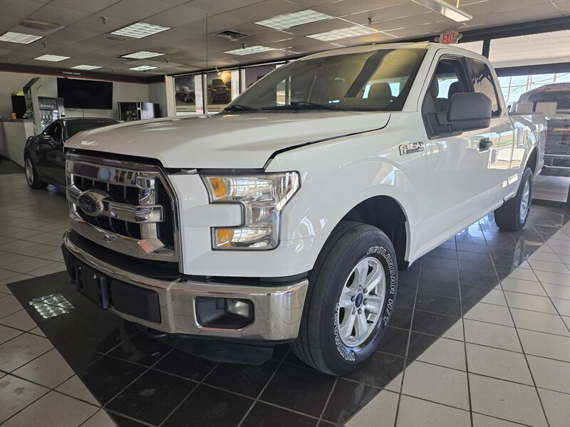 2015 Ford F-150 XLT   - Photo 1 - Hamilton, OH 45015