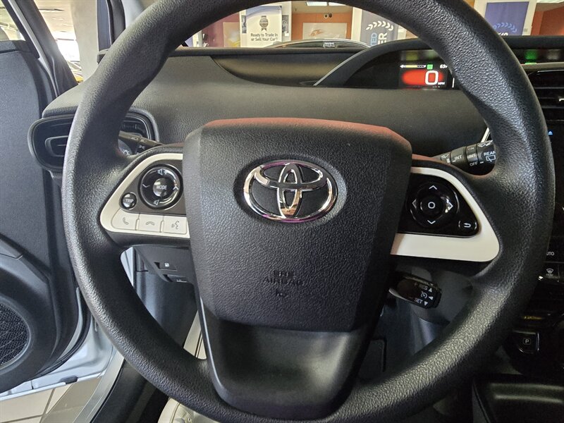 2016 Toyota Prius Two 4DR HATCHBACK - Photo 30 - Hamilton, OH 45015