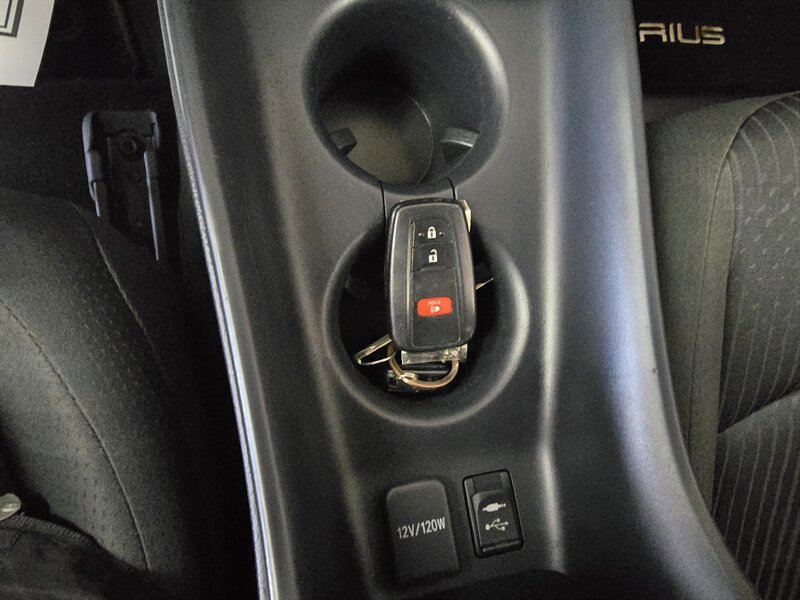 2016 Toyota Prius Two 4DR HATCHBACK - Photo 23 - Hamilton, OH 45015