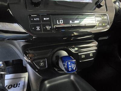 2016 Toyota Prius Two 4DR HATCHBACK - Photo 22 - Hamilton, OH 45015