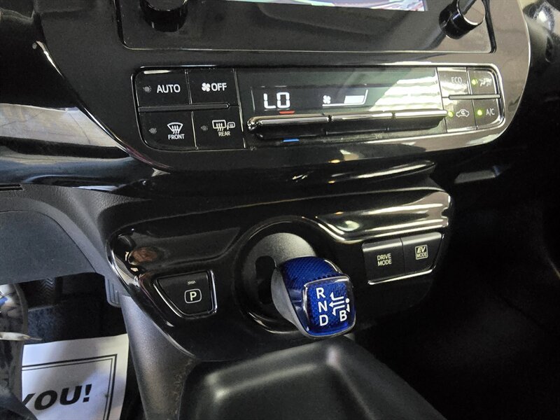 2016 Toyota Prius Two 4DR HATCHBACK - Photo 22 - Hamilton, OH 45015