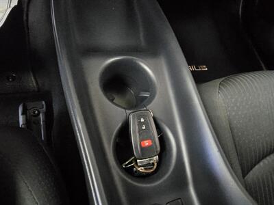2016 Toyota Prius Two 4DR HATCHBACK - Photo 20 - Hamilton, OH 45015