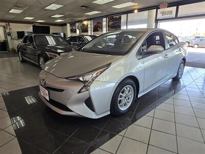 2016 Toyota Prius Two 4DR HATCHBACK - Photo 2 - Hamilton, OH 45015