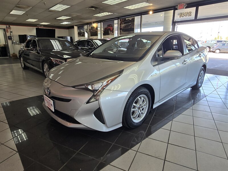 2016 Toyota Prius Two 4DR HATCHBACK - Photo 2 - Hamilton, OH 45015