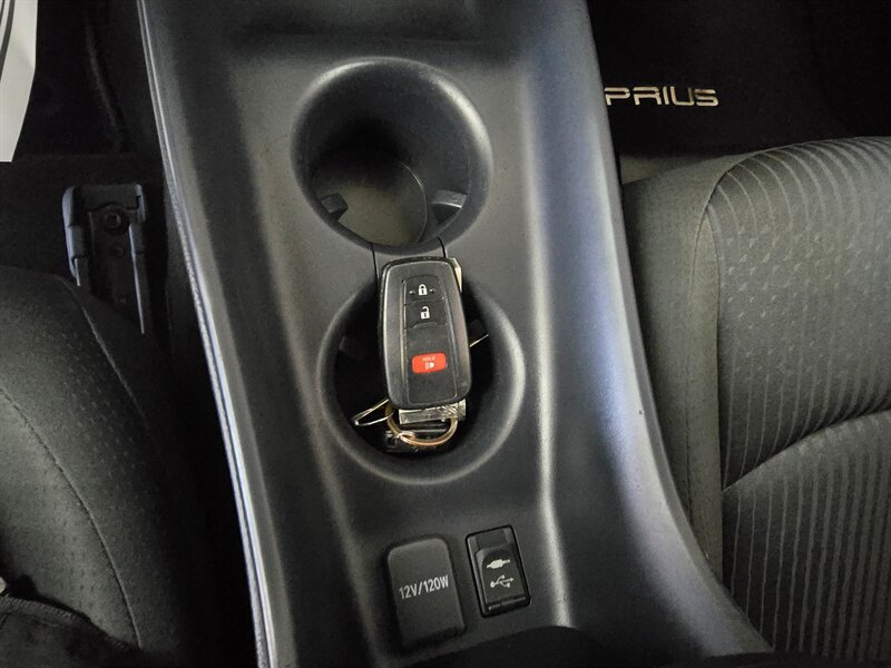 2016 Toyota Prius Two 4DR HATCHBACK - Photo 24 - Hamilton, OH 45015