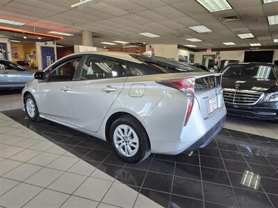 2016 Toyota Prius Two 4DR HATCHBACK - Photo 7 - Hamilton, OH 45015