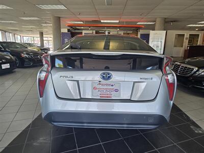 2016 Toyota Prius Two 4DR HATCHBACK - Photo 6 - Hamilton, OH 45015