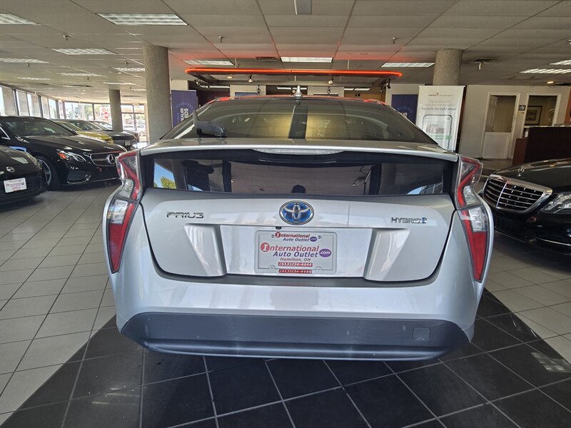2016 Toyota Prius Two 4DR HATCHBACK - Photo 6 - Hamilton, OH 45015