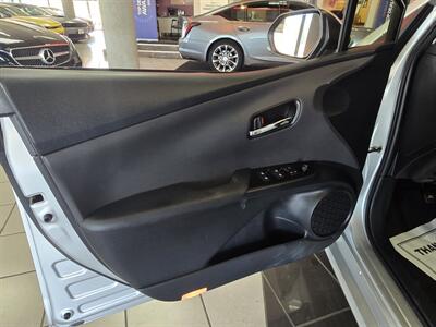 2016 Toyota Prius Two 4DR HATCHBACK - Photo 8 - Hamilton, OH 45015