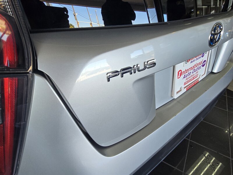 2016 Toyota Prius Two 4DR HATCHBACK - Photo 32 - Hamilton, OH 45015