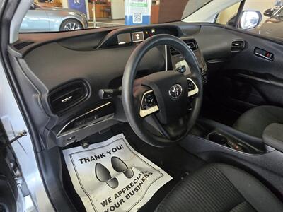 2016 Toyota Prius Two 4DR HATCHBACK - Photo 9 - Hamilton, OH 45015