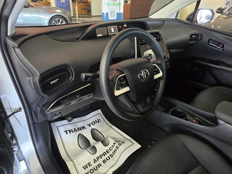 2016 Toyota Prius Two 4DR HATCHBACK - Photo 9 - Hamilton, OH 45015