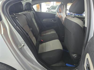 2015 Chevrolet Cruze LS Auto   - Photo 16 - Hamilton, OH 45015