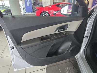2015 Chevrolet Cruze LS Auto   - Photo 7 - Hamilton, OH 45015
