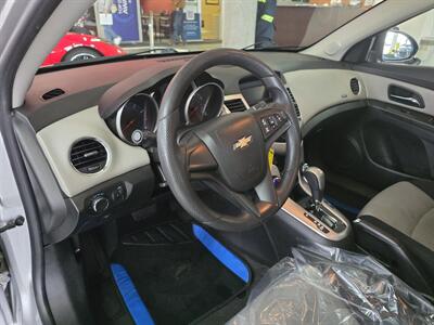 2015 Chevrolet Cruze LS Auto   - Photo 8 - Hamilton, OH 45015