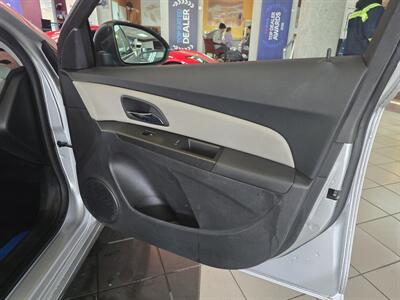 2015 Chevrolet Cruze LS Auto   - Photo 12 - Hamilton, OH 45015