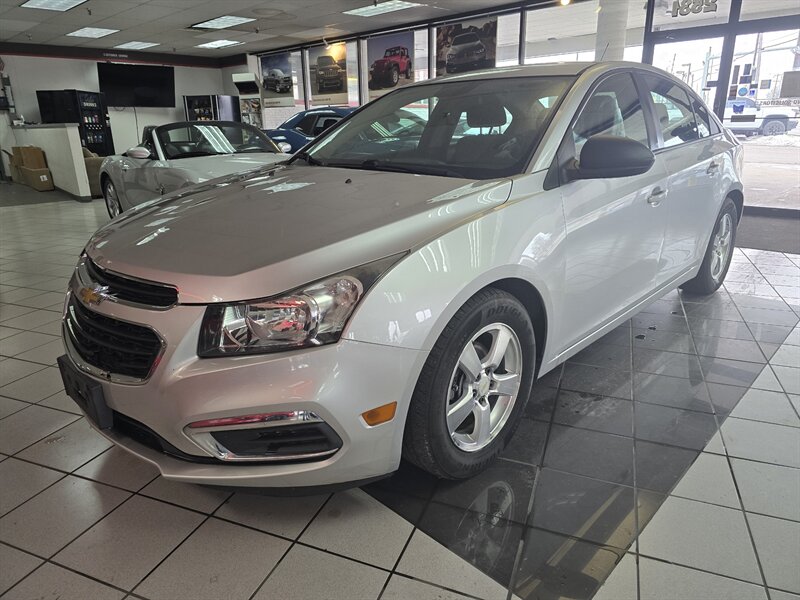 2015 Chevrolet Cruze LS Auto   - Photo 1 - Hamilton, OH 45015
