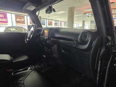 2017 Jeep Wrangler UNLIMITED SAHARA  4DR SUV 4X4   - Photo 12 - Hamilton, OH 45015