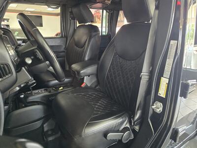 2017 Jeep Wrangler UNLIMITED SAHARA  4DR SUV 4X4   - Photo 8 - Hamilton, OH 45015