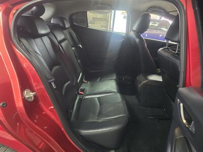 2018 Mazda MAZDA3 Touring 4DR HATCHBACK - Photo 15 - Hamilton, OH 45015