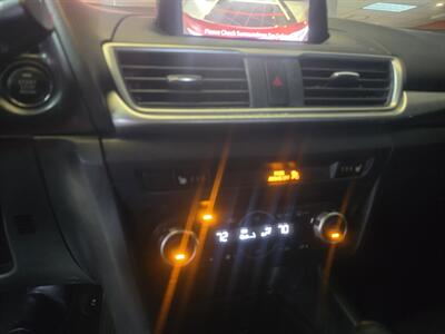 2018 Mazda MAZDA3 Touring 4DR HATCHBACK - Photo 20 - Hamilton, OH 45015