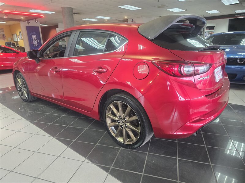 2018 Mazda Mazda3 Touring Hatchback photo 3