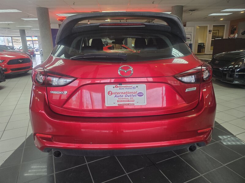 2018 Mazda Mazda3 Touring Hatchback photo 2