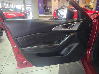 2018 Mazda MAZDA3 Touring 4DR HATCHBACK - Photo 6 - Hamilton, OH 45015