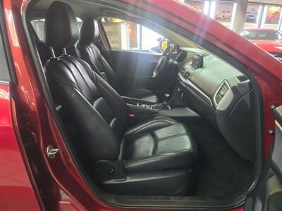 2018 Mazda MAZDA3 Touring 4DR HATCHBACK - Photo 13 - Hamilton, OH 45015