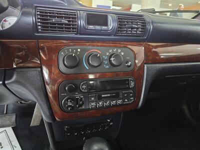 2003 Chrysler Sebring Limited   - Photo 18 - Hamilton, OH 45015