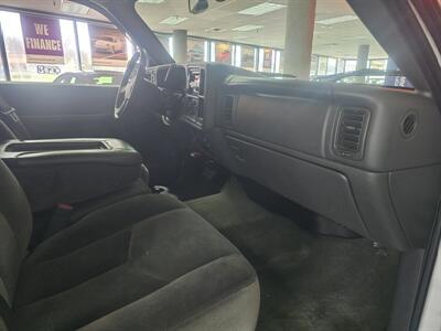 2006 GMC Sierra 1500 SLE1 4dr Extended Cab 4X4 - Photo 11 - Hamilton, OH 45015