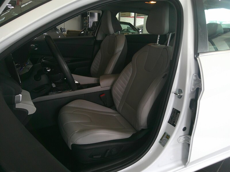 2025 Hyundai ELANTRA Limited 4DR SEDAN - Photo 9 - Hamilton, OH 45015