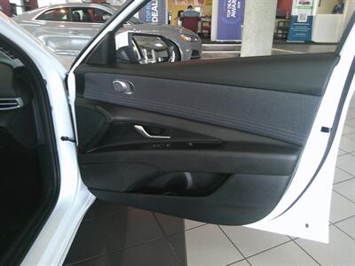 2025 Hyundai ELANTRA Limited 4DR SEDAN - Photo 12 - Hamilton, OH 45015