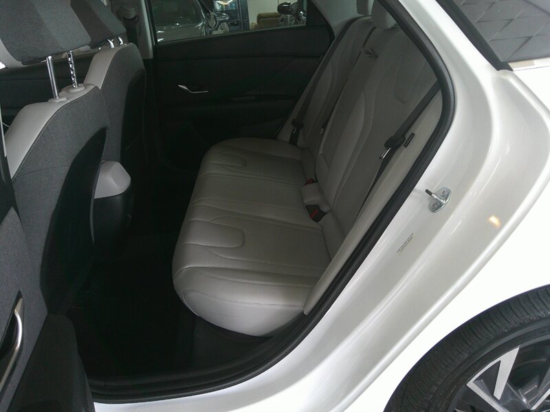 2025 Hyundai ELANTRA Limited 4DR SEDAN - Photo 11 - Hamilton, OH 45015