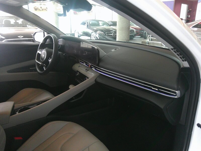 2025 Hyundai ELANTRA Limited 4DR SEDAN - Photo 13 - Hamilton, OH 45015