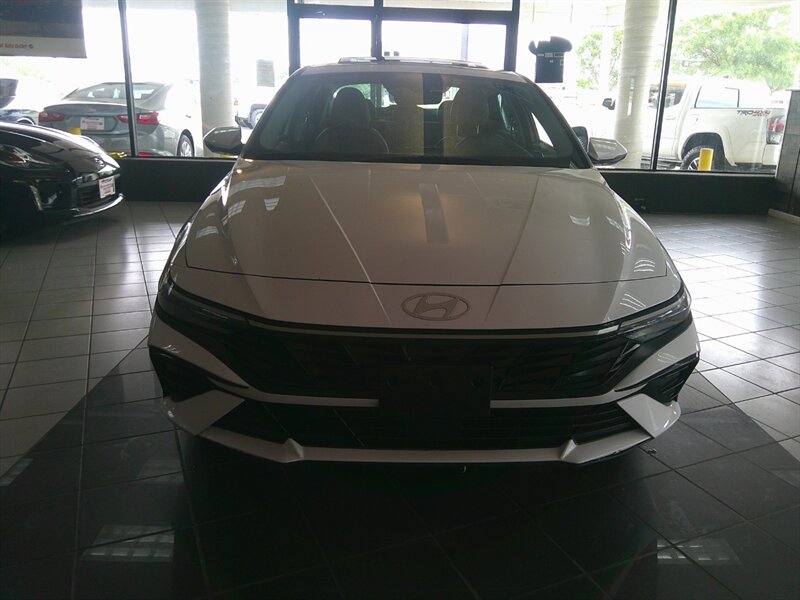 2025 Hyundai ELANTRA Limited 4DR SEDAN - Photo 2 - Hamilton, OH 45015
