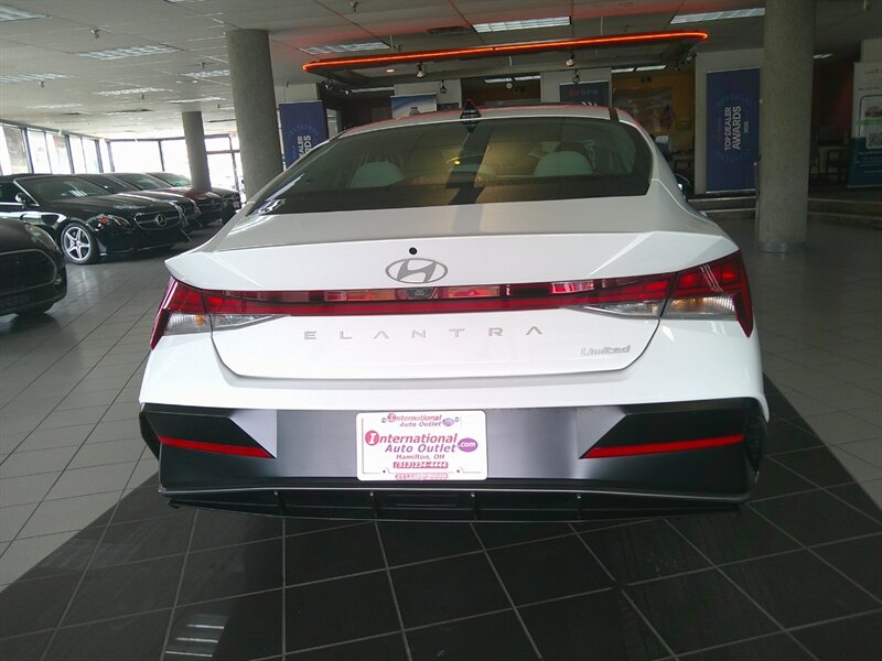 2025 Hyundai ELANTRA Limited 4DR SEDAN - Photo 5 - Hamilton, OH 45015