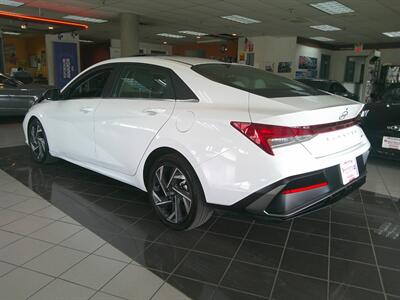 2025 Hyundai ELANTRA Limited 4DR SEDAN - Photo 6 - Hamilton, OH 45015