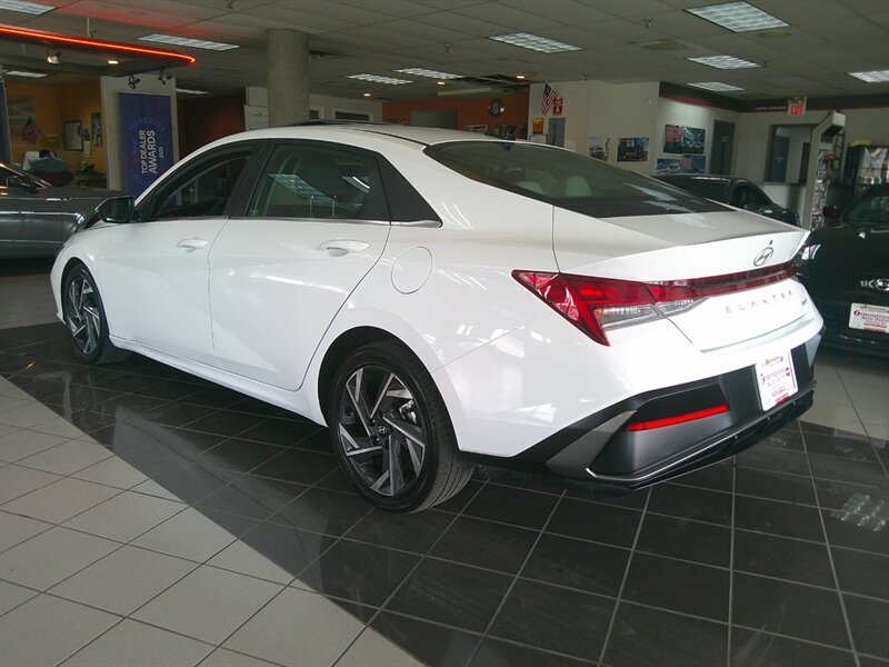 2025 Hyundai ELANTRA Limited 4DR SEDAN - Photo 6 - Hamilton, OH 45015